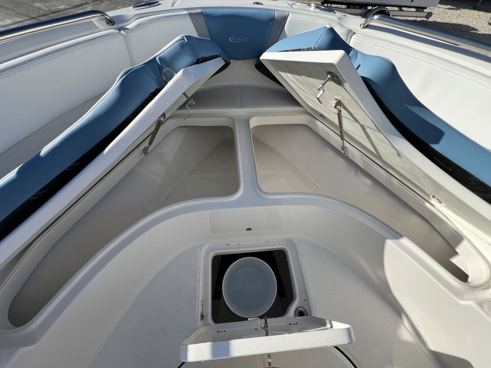 2026 Robalo R222-20
