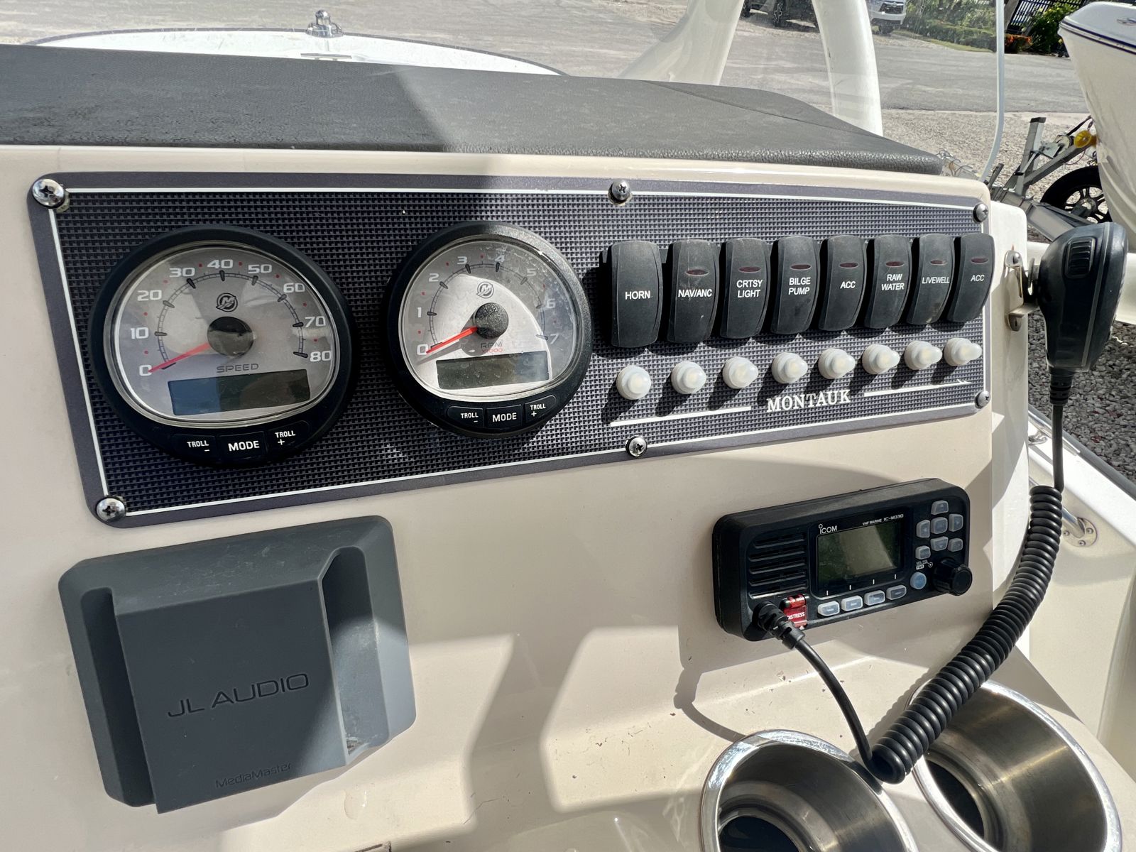 2023 Boston whaler 210 Montauk-14