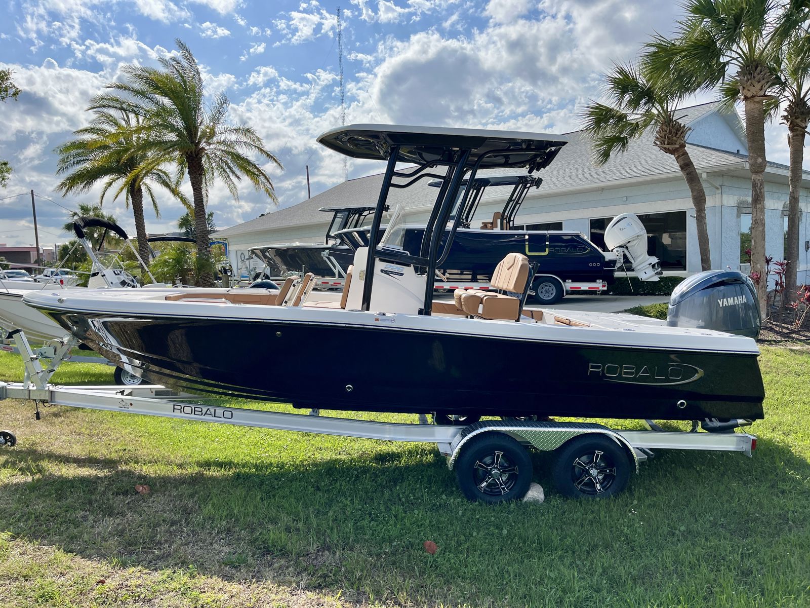 2025 Robalo 226 Cayman-5