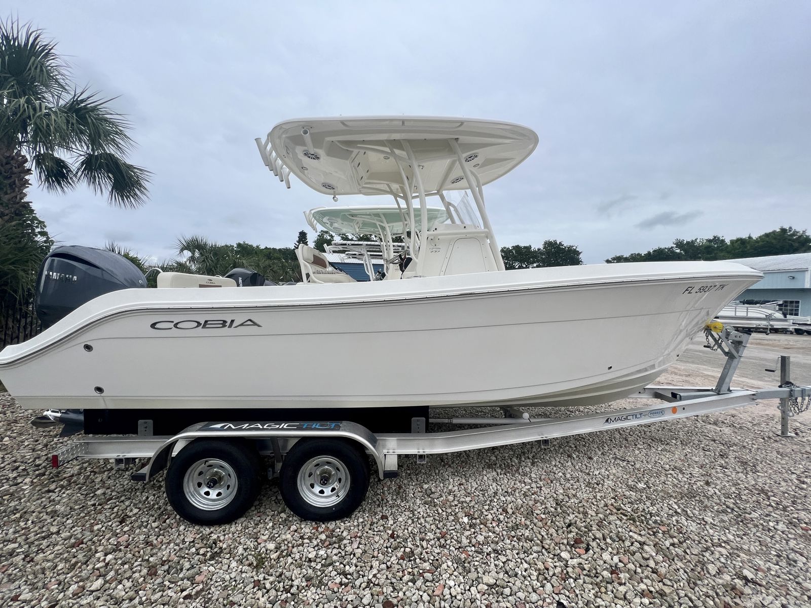 2023 Cobia 237CC0