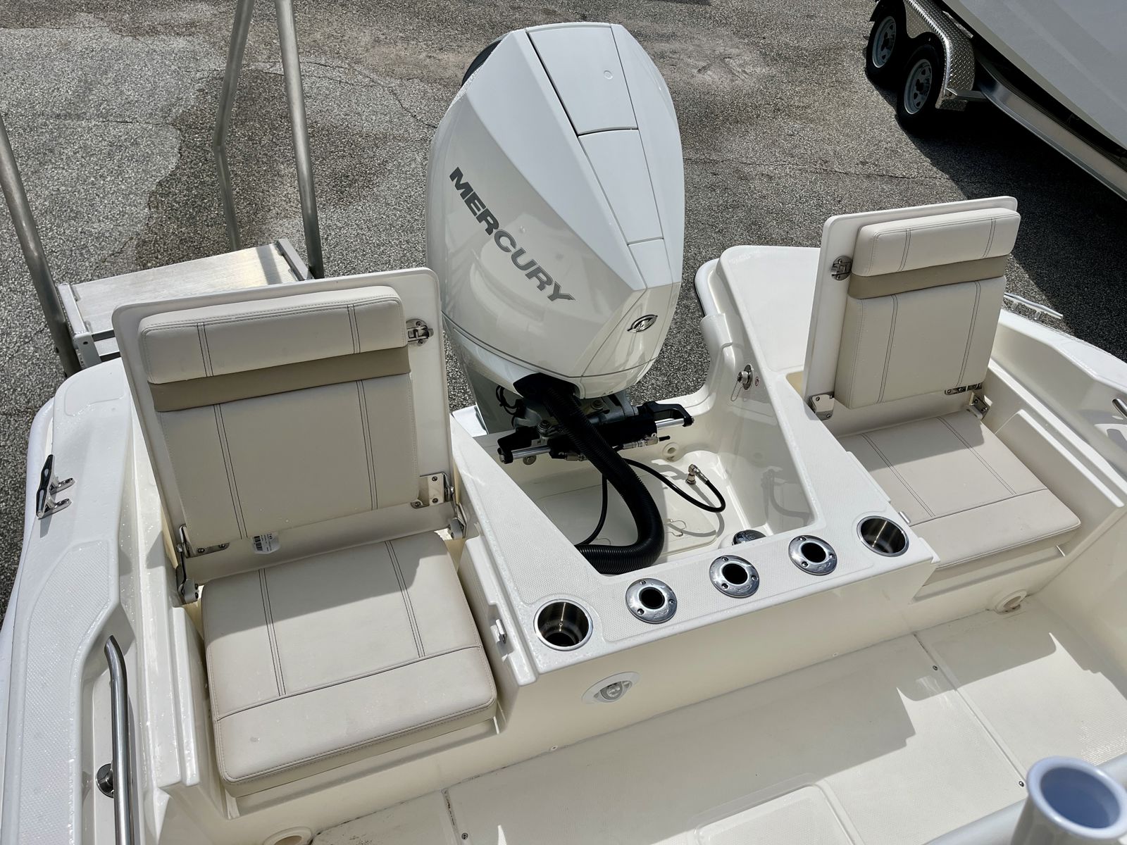 2026 Boston whaler 22DNT-10