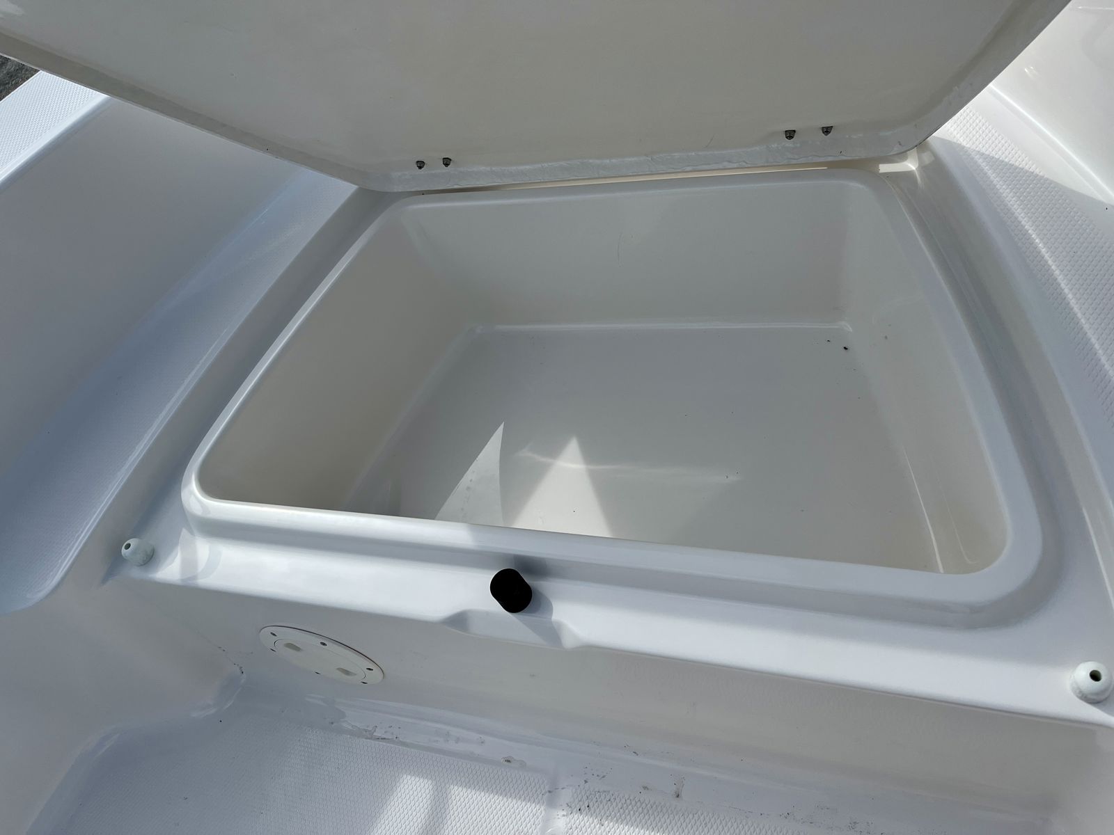 2025 Robalo R160-12