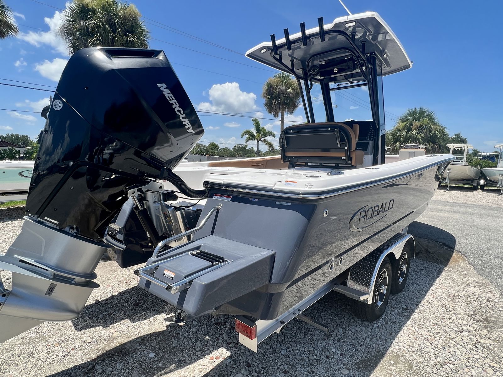 2025 Robalo 266 Cayman-5
