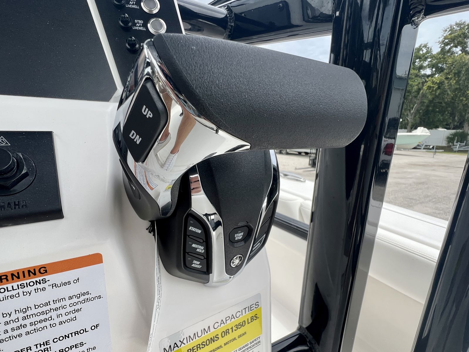 2025 Robalo 246 SD Cayman-17