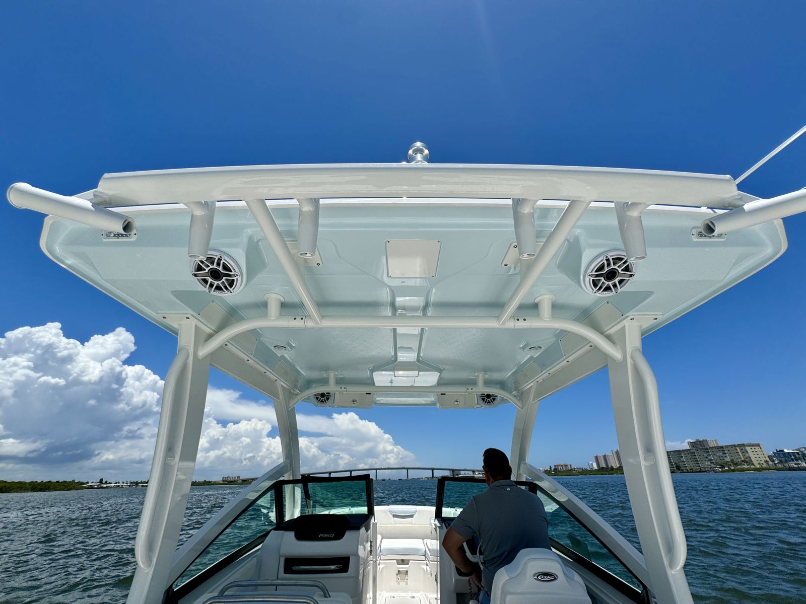 2025 Robalo R257-2