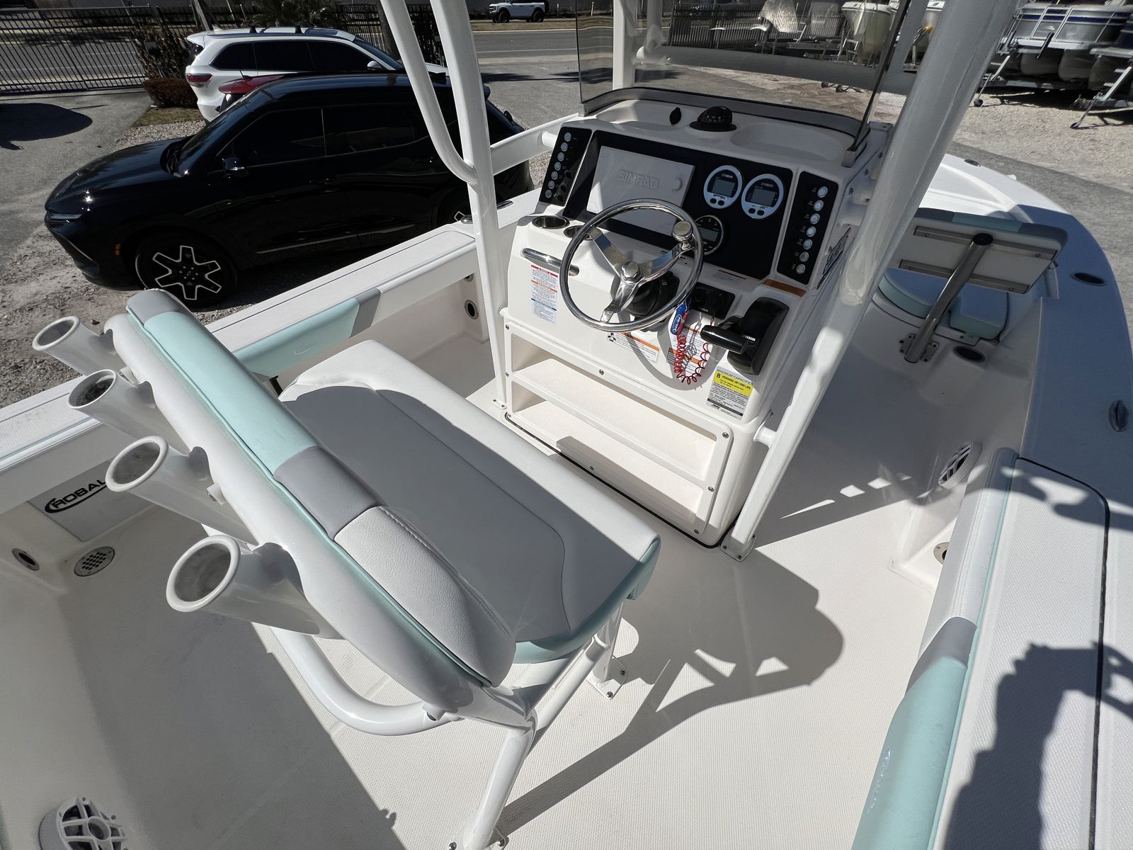 2024 Robalo 226 Cayman-13
