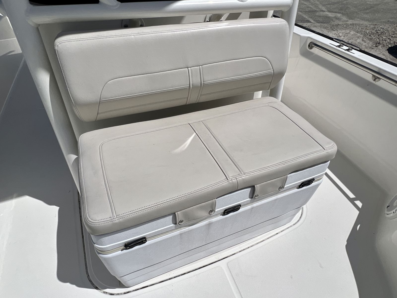 2023 Boston whaler 210 Montauk-17