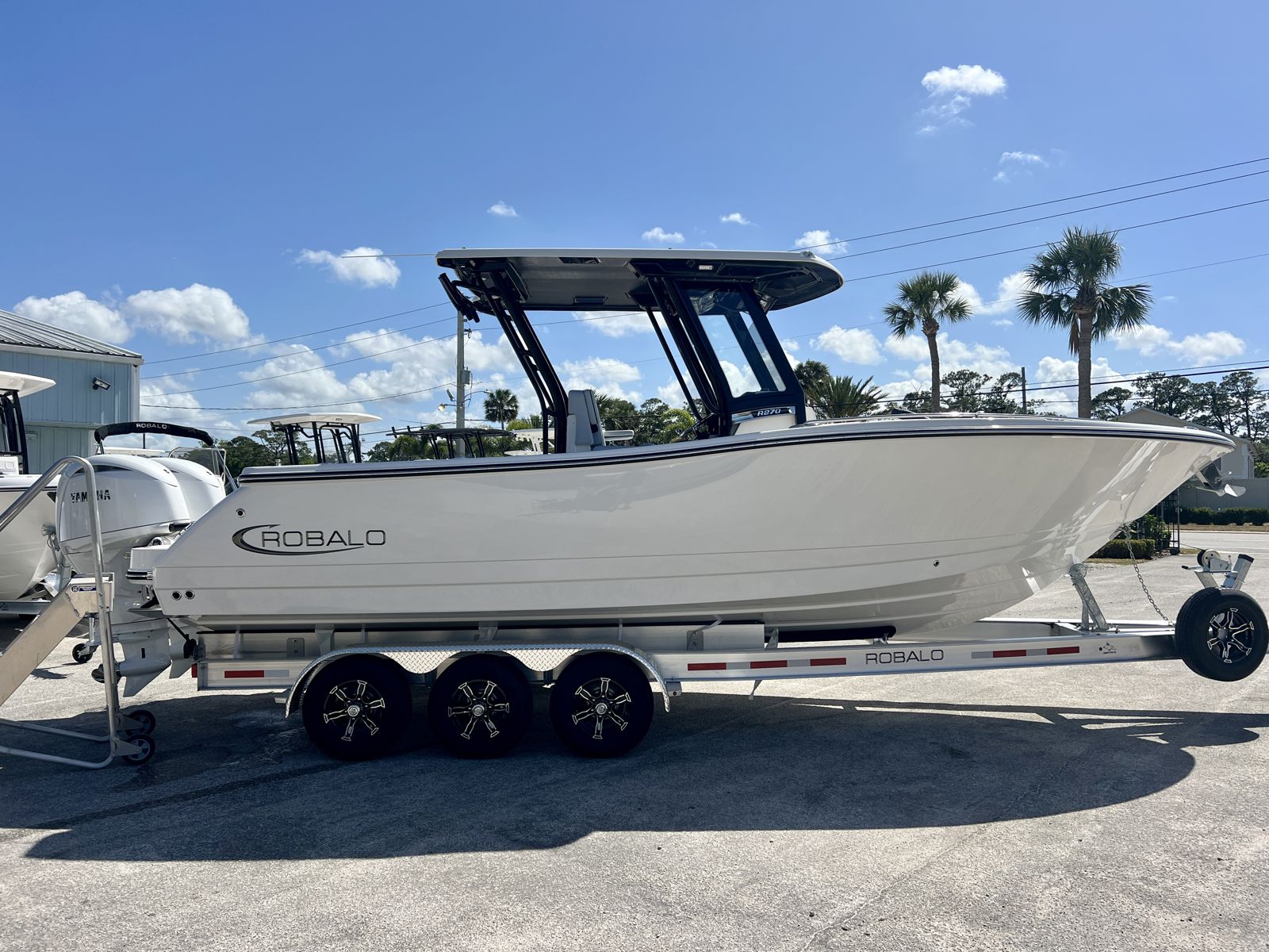 2025 Robalo R2700