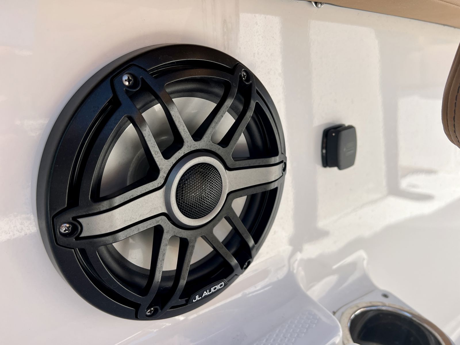 2025 Robalo R270-16