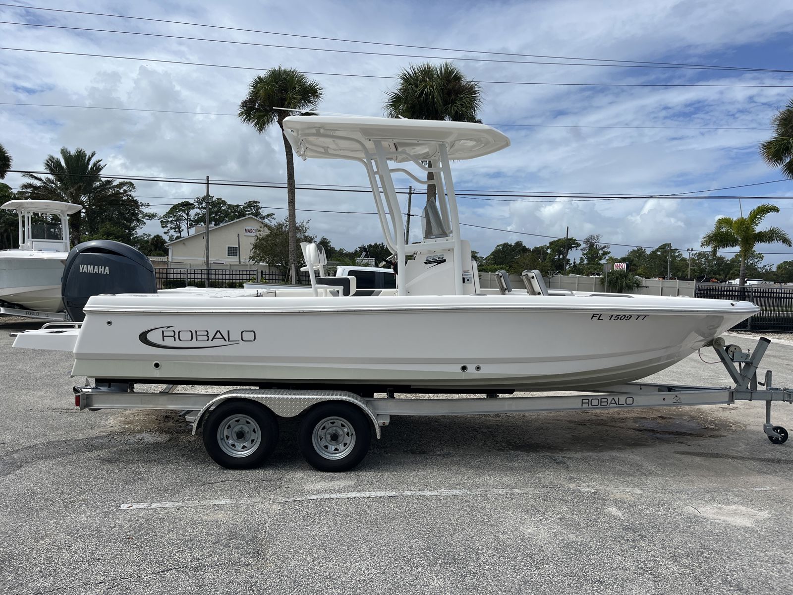 2024 Robalo 226 Cayman-2
