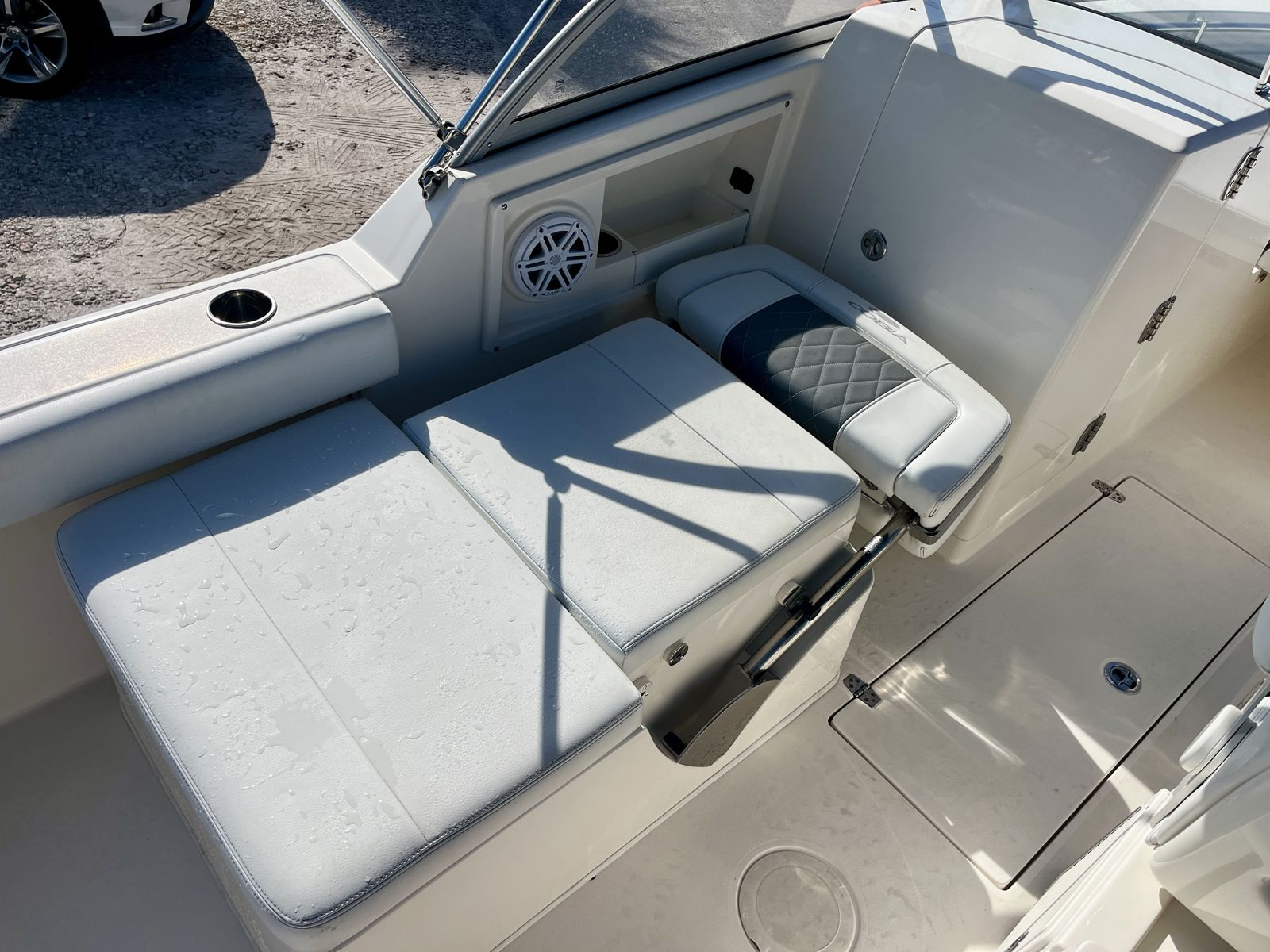 2023 Cobia 220dc Cobia DC-1-7