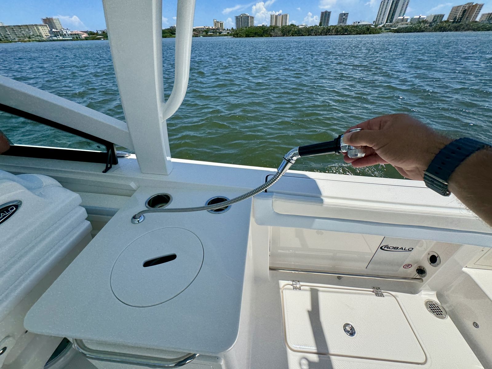 2025 Robalo R257-50