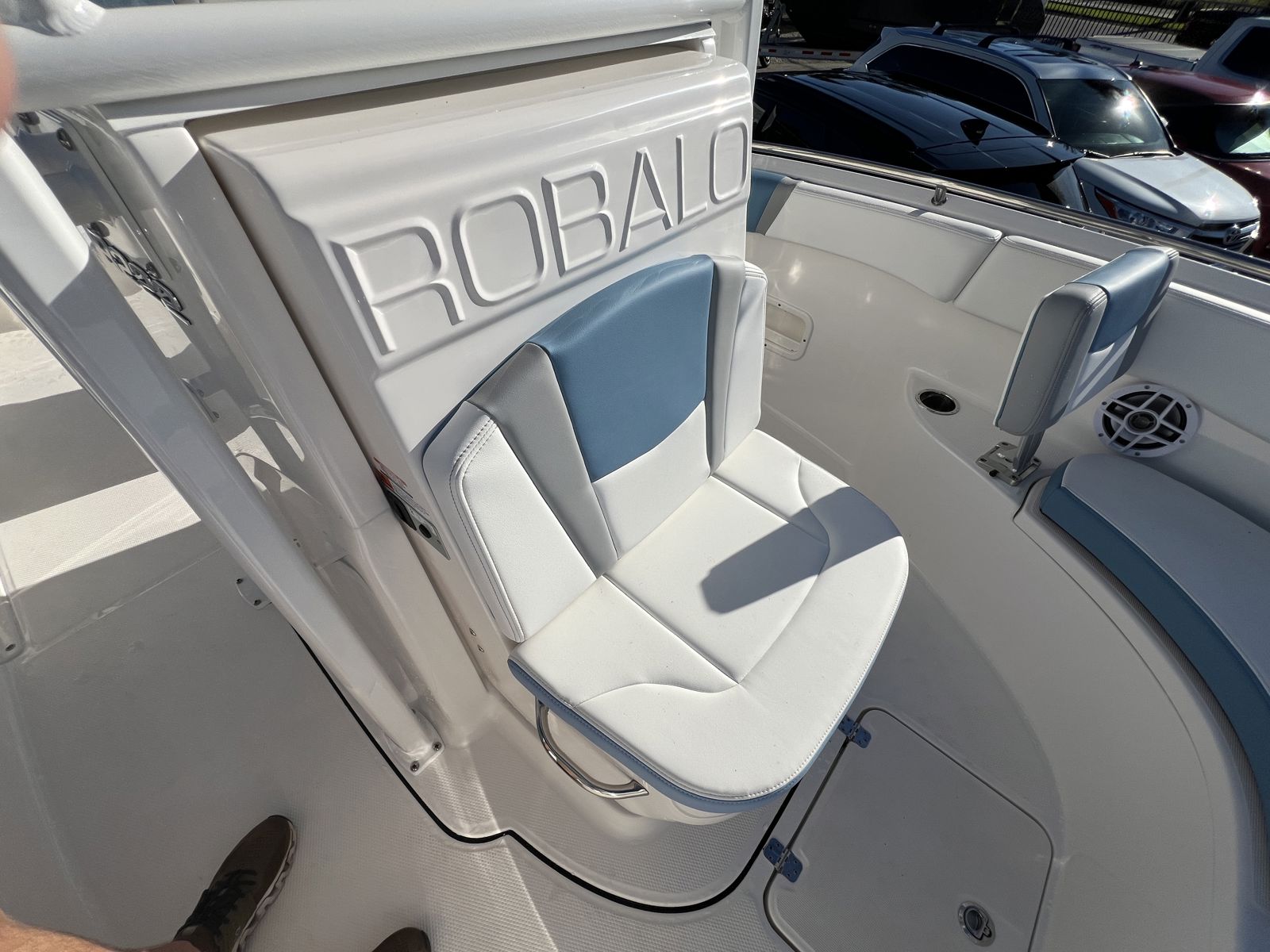 2026 Robalo R222-21