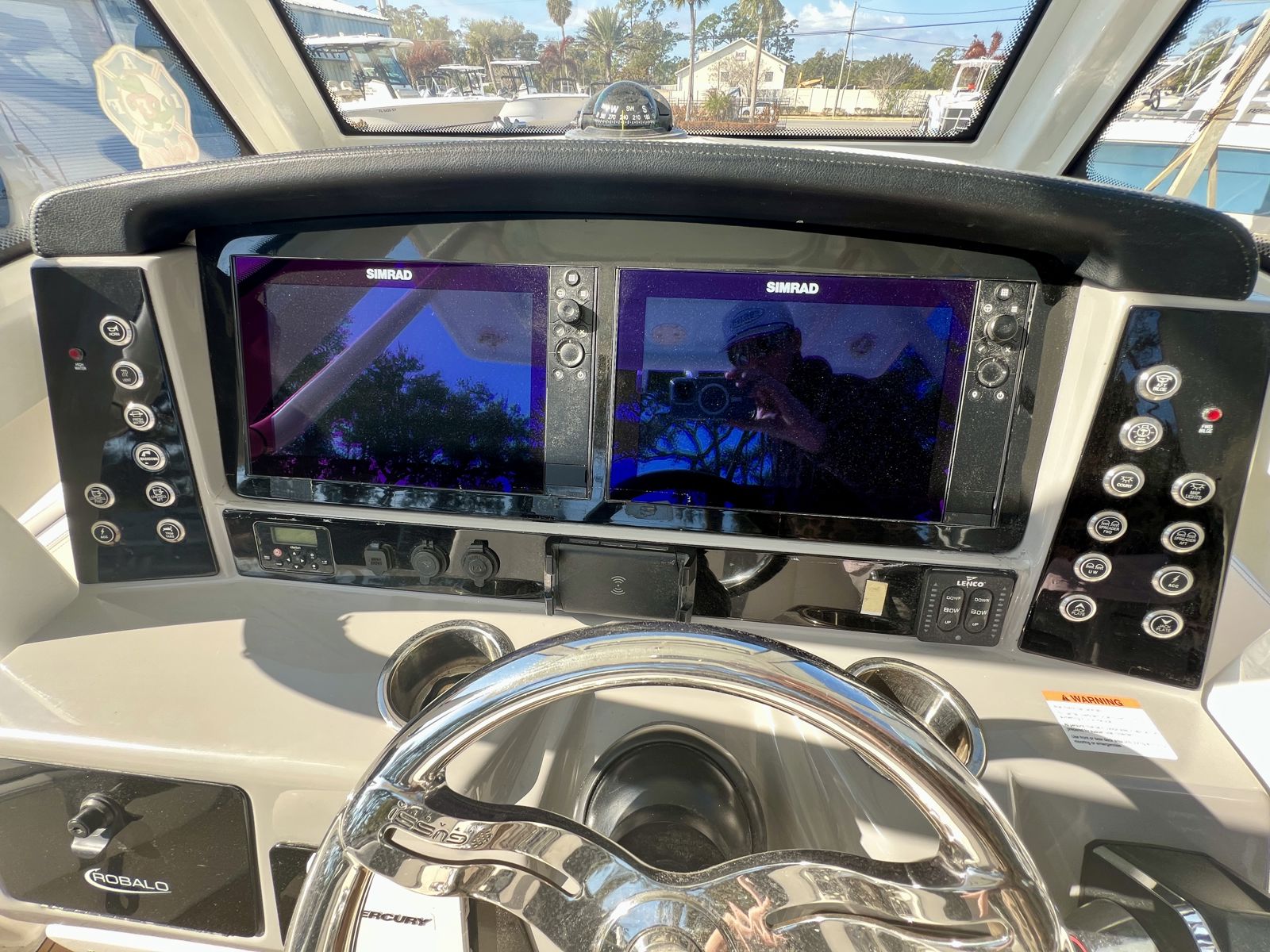 2023 Robalo 266 Cayman-13