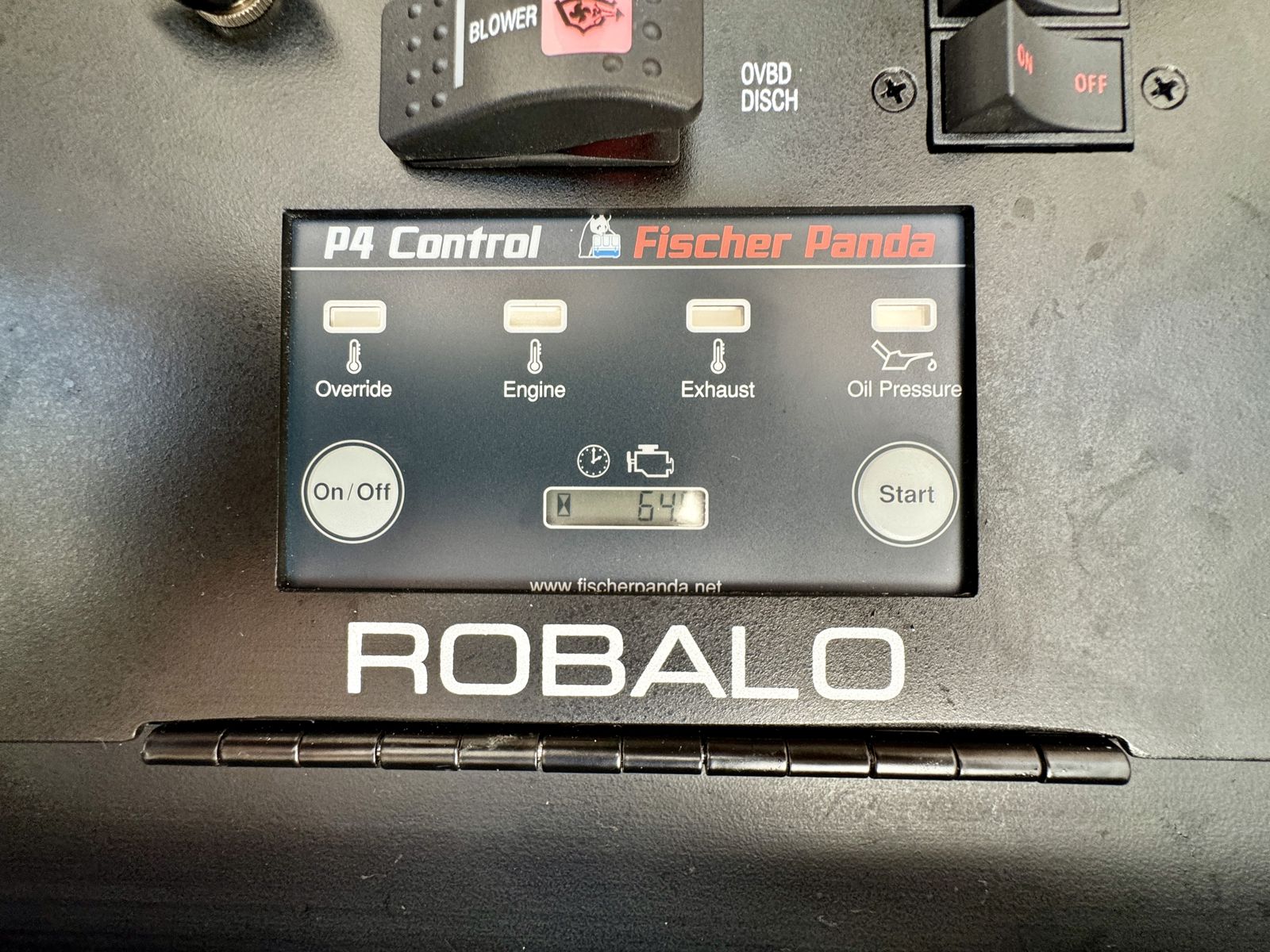 2022 Robalo R360-73