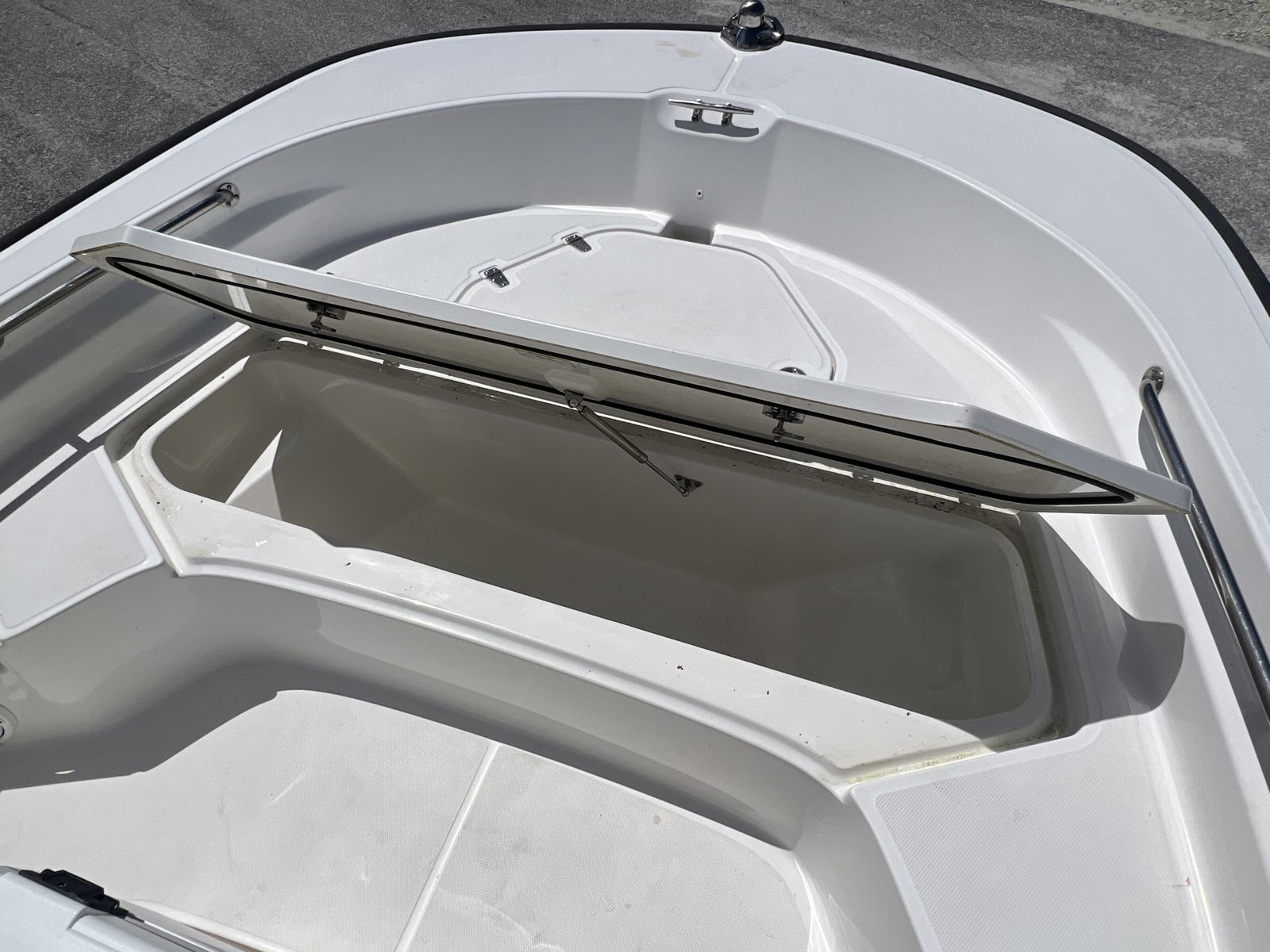 2023 Boston whaler 210 Montauk-18