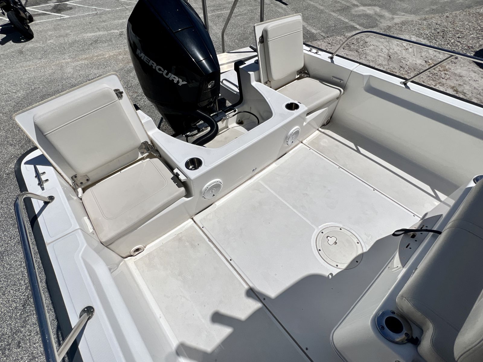 2023 Boston whaler 210 Montauk-10