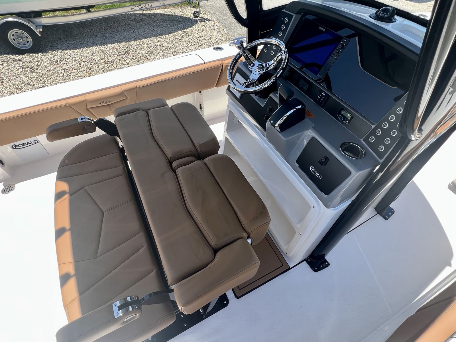 2025 Robalo 266 Cayman-10
