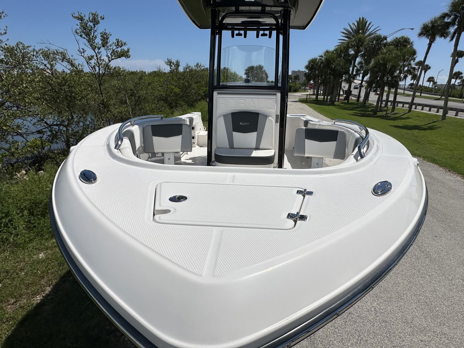 2024 Robalo R230-5