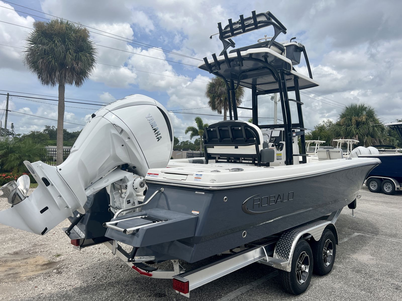 2025 Robalo 246 SD Cayman-6