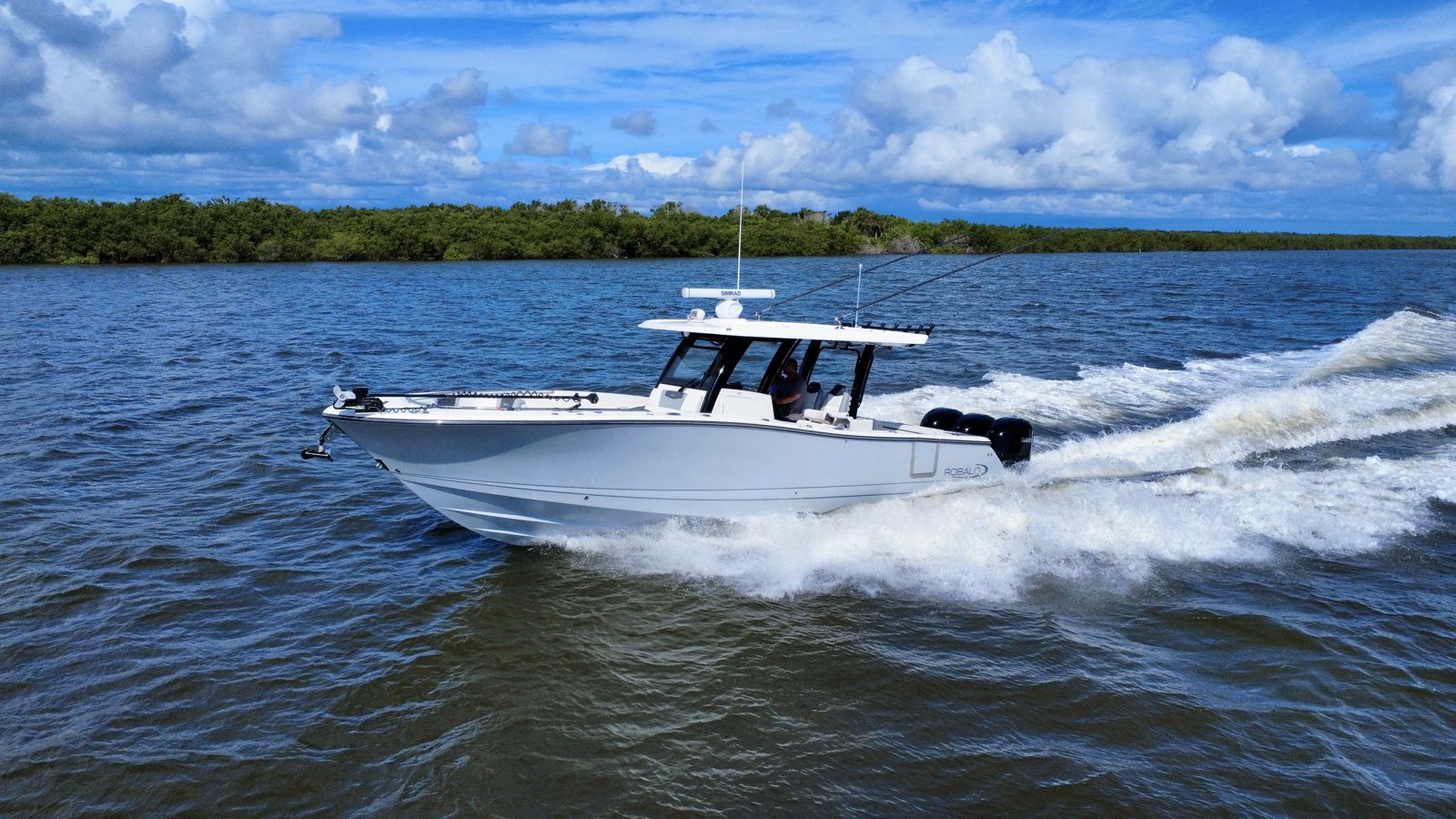 2022 Robalo R360-1
