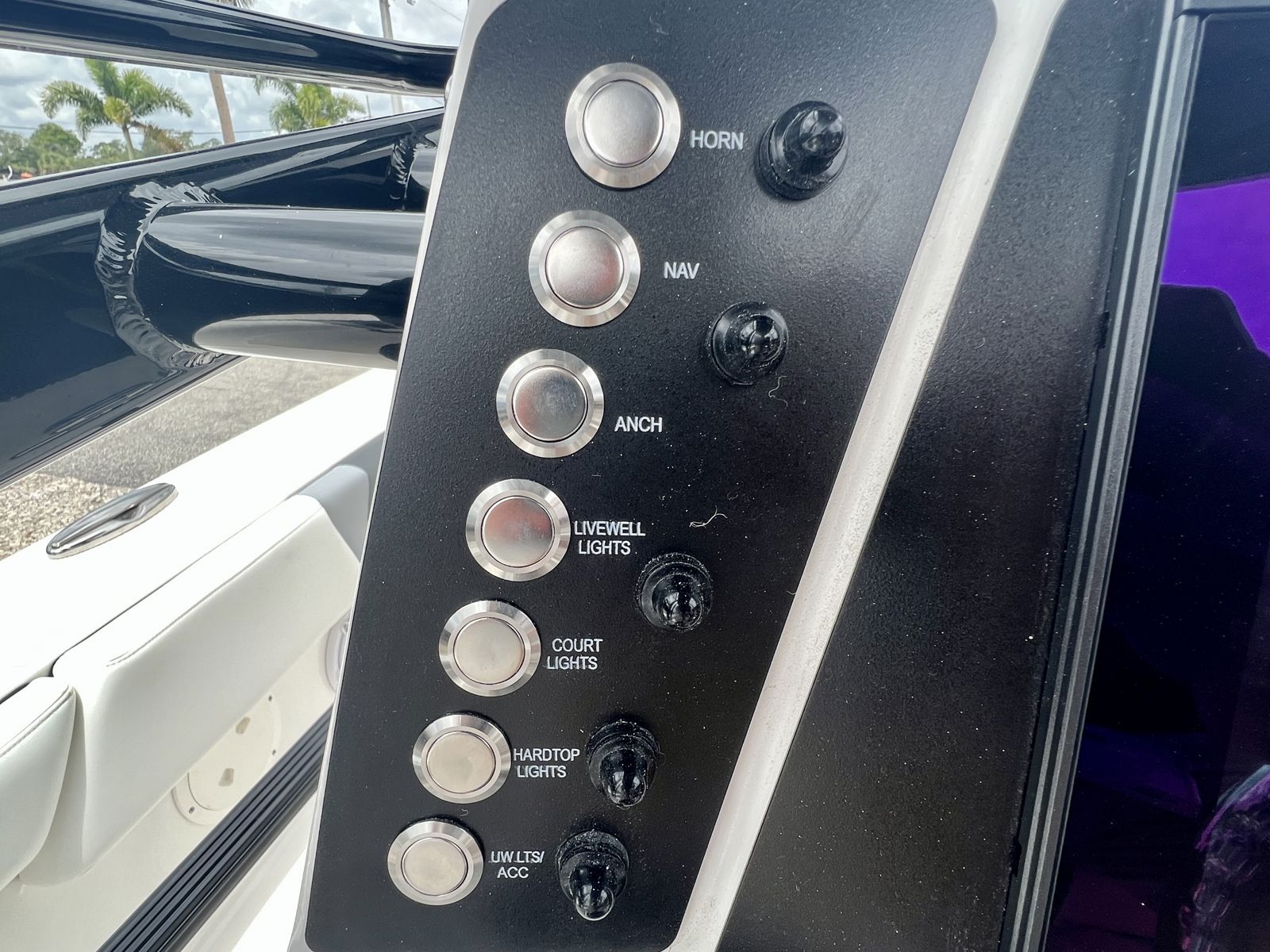 2025 Robalo 246 SD Cayman-19