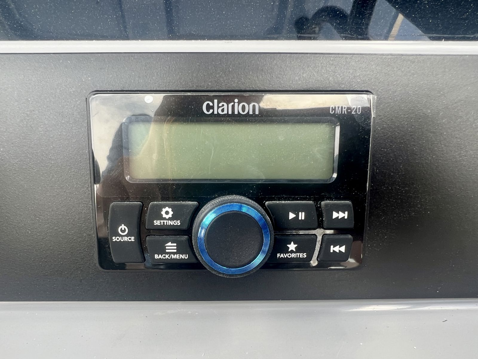 2025 Robalo 266 SD Cayman-31