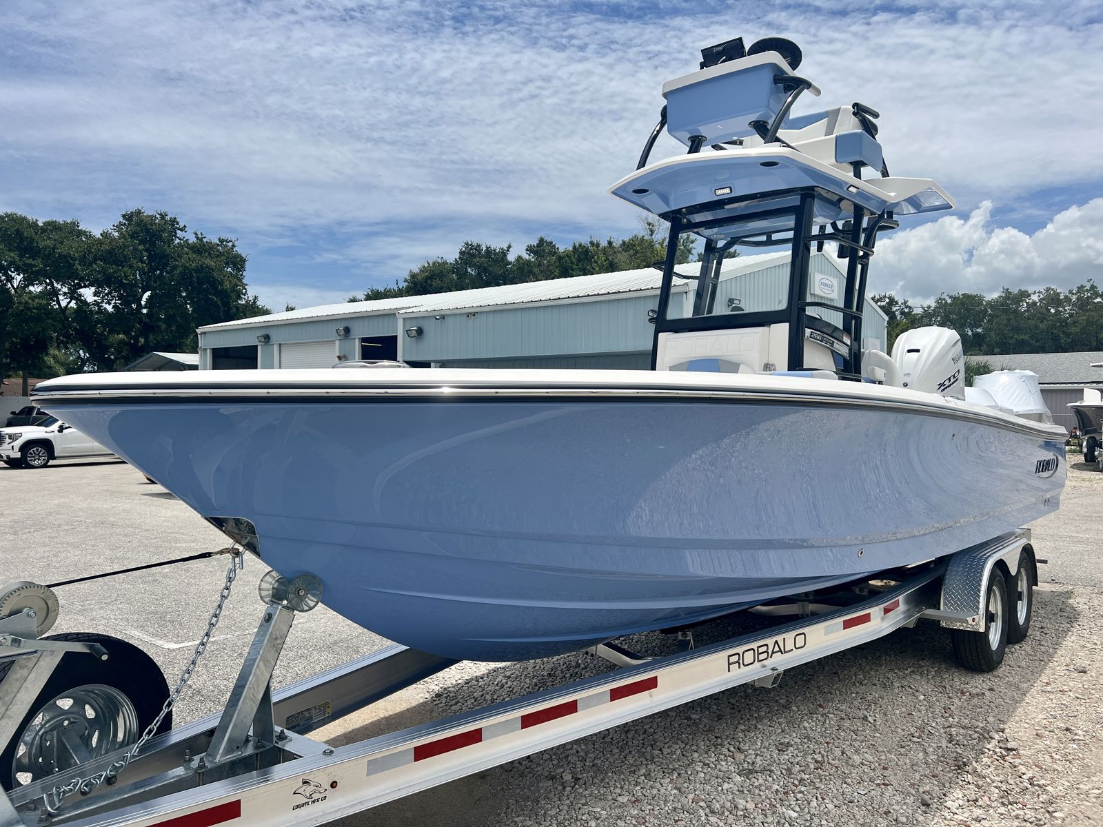 2025 Robalo 266 SD Cayman-5