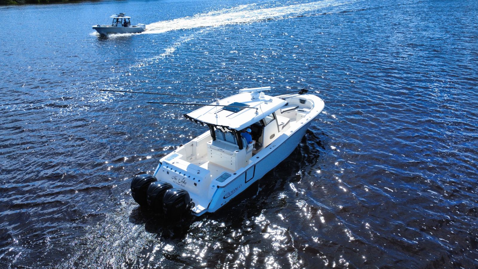 2022 Robalo R360-8