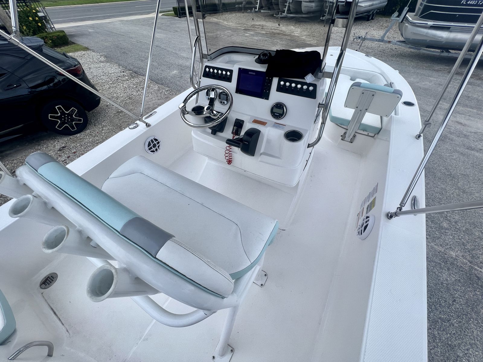 2024 Robalo 206 Cayman-13