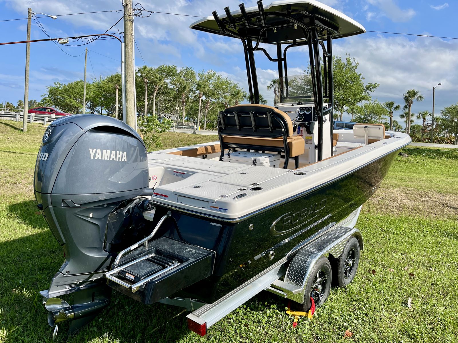 2025 Robalo 226 Cayman-8