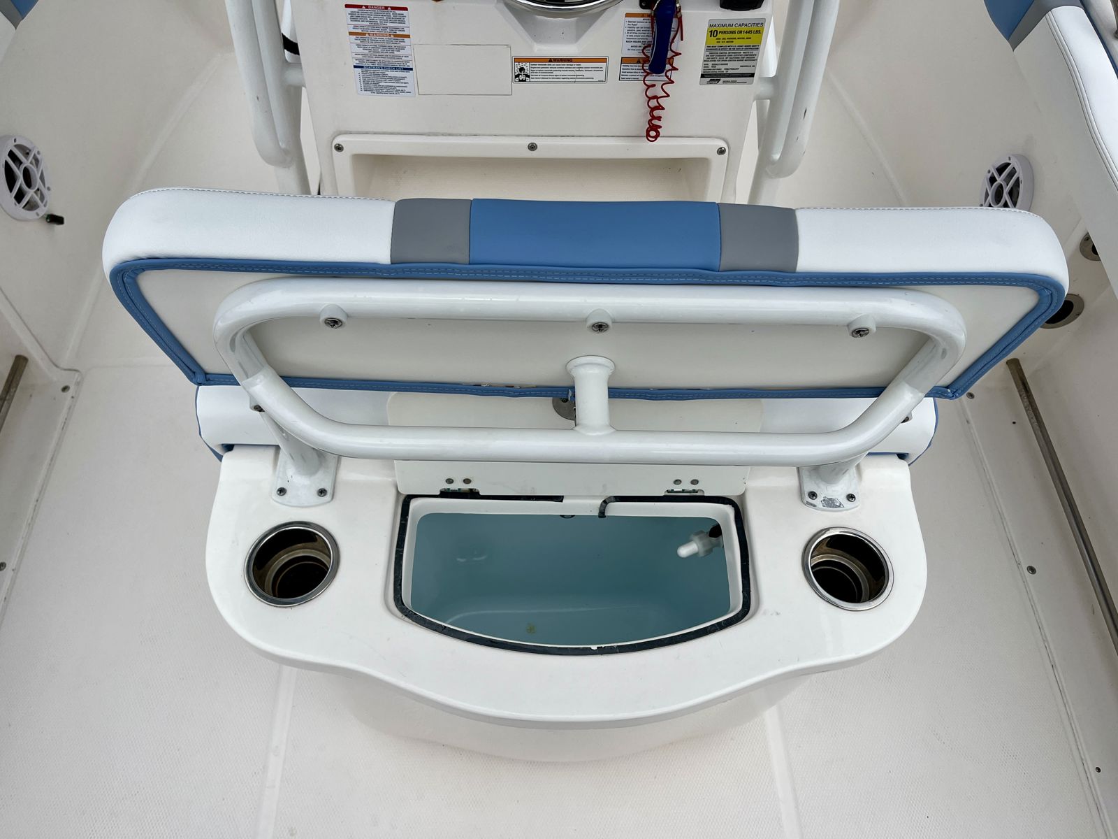 2024 Robalo r222 R222-1-11