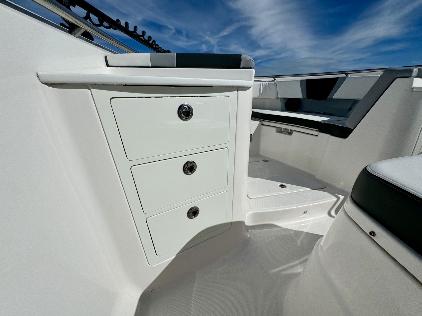2022 Robalo R360-66