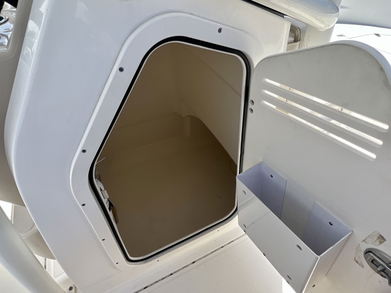 2023 Boston whaler 210 Montauk-20
