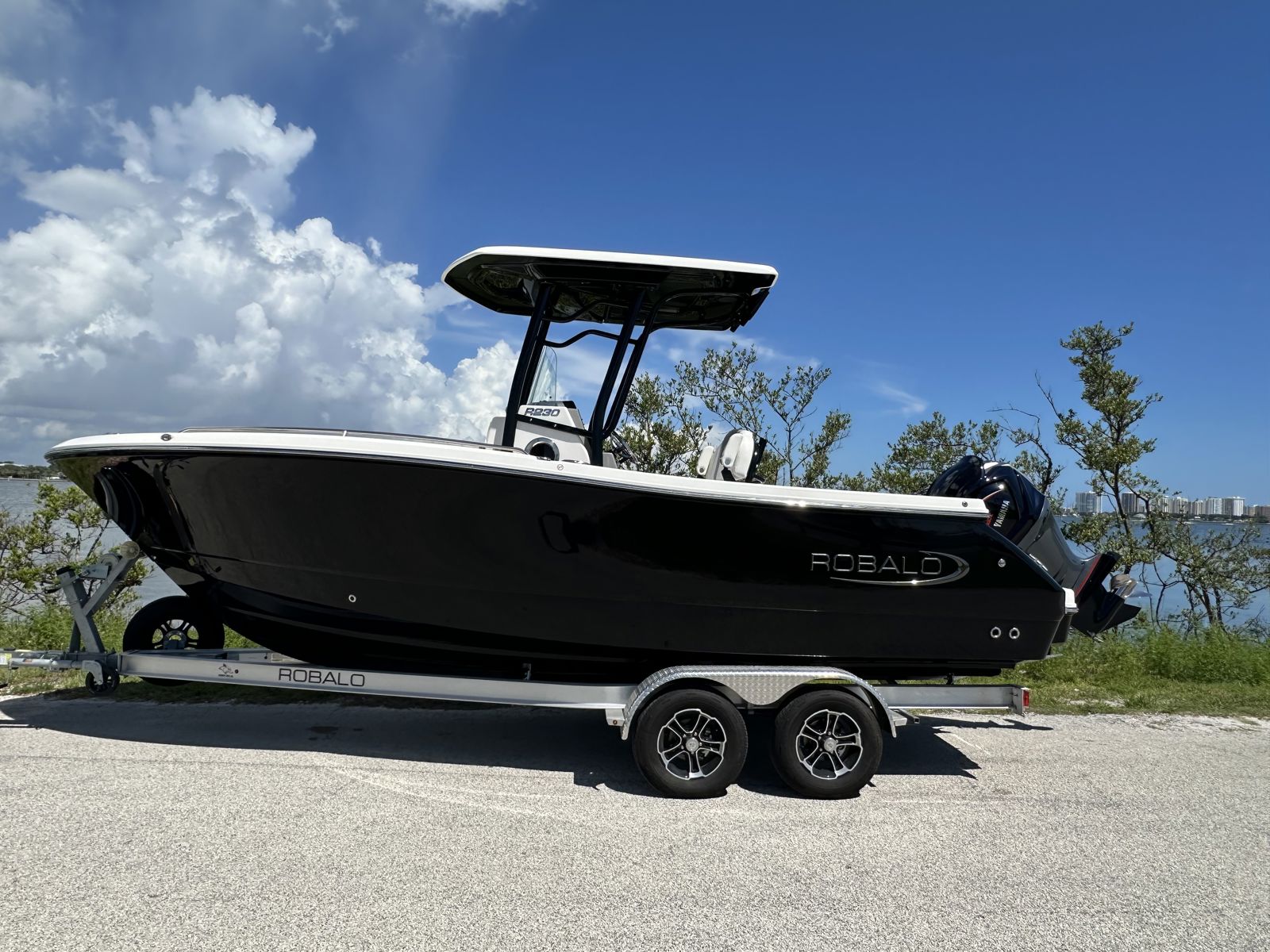 2024 Robalo R230-3