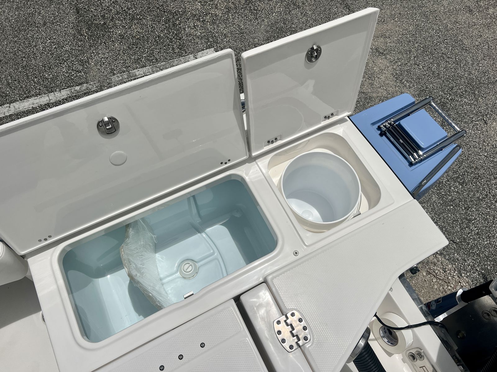2025 Robalo 266 SD Cayman-17