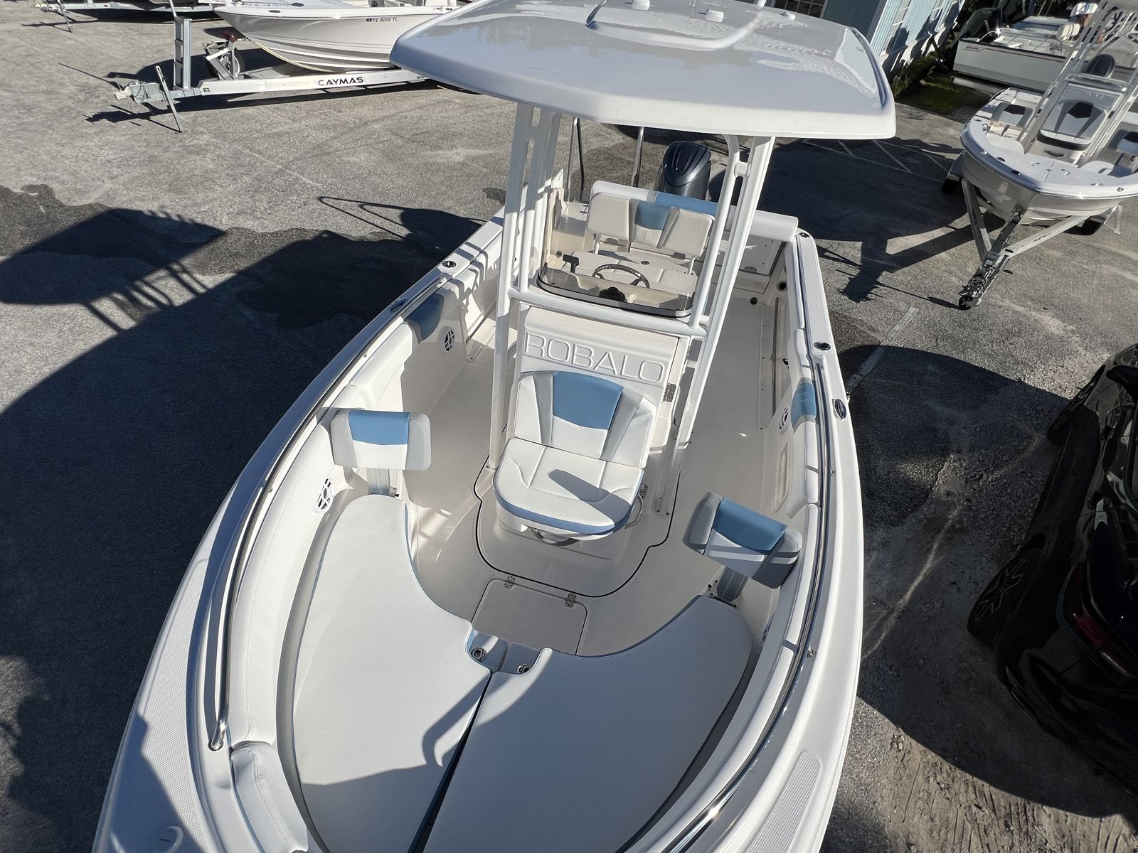 2026 Robalo R222-23
