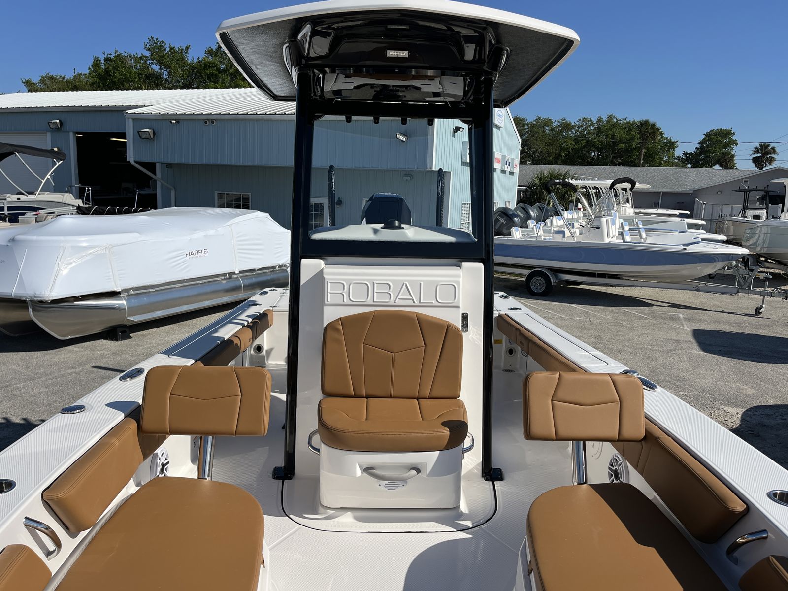 2025 Robalo 246 Cayman-14