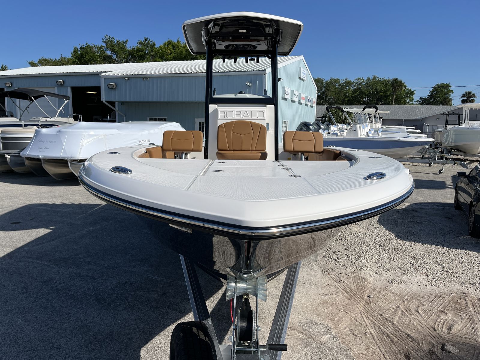 2025 Robalo 246 Cayman-4