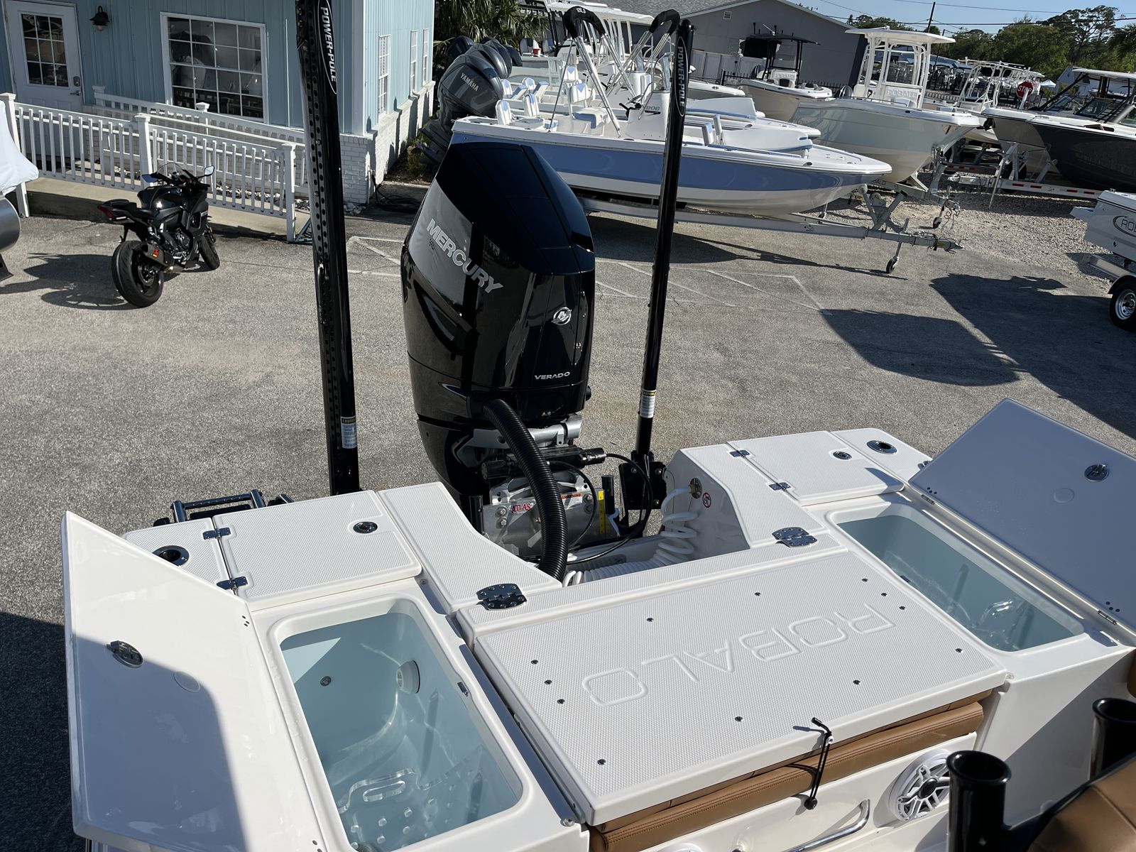 2025 Robalo 246 Cayman-9