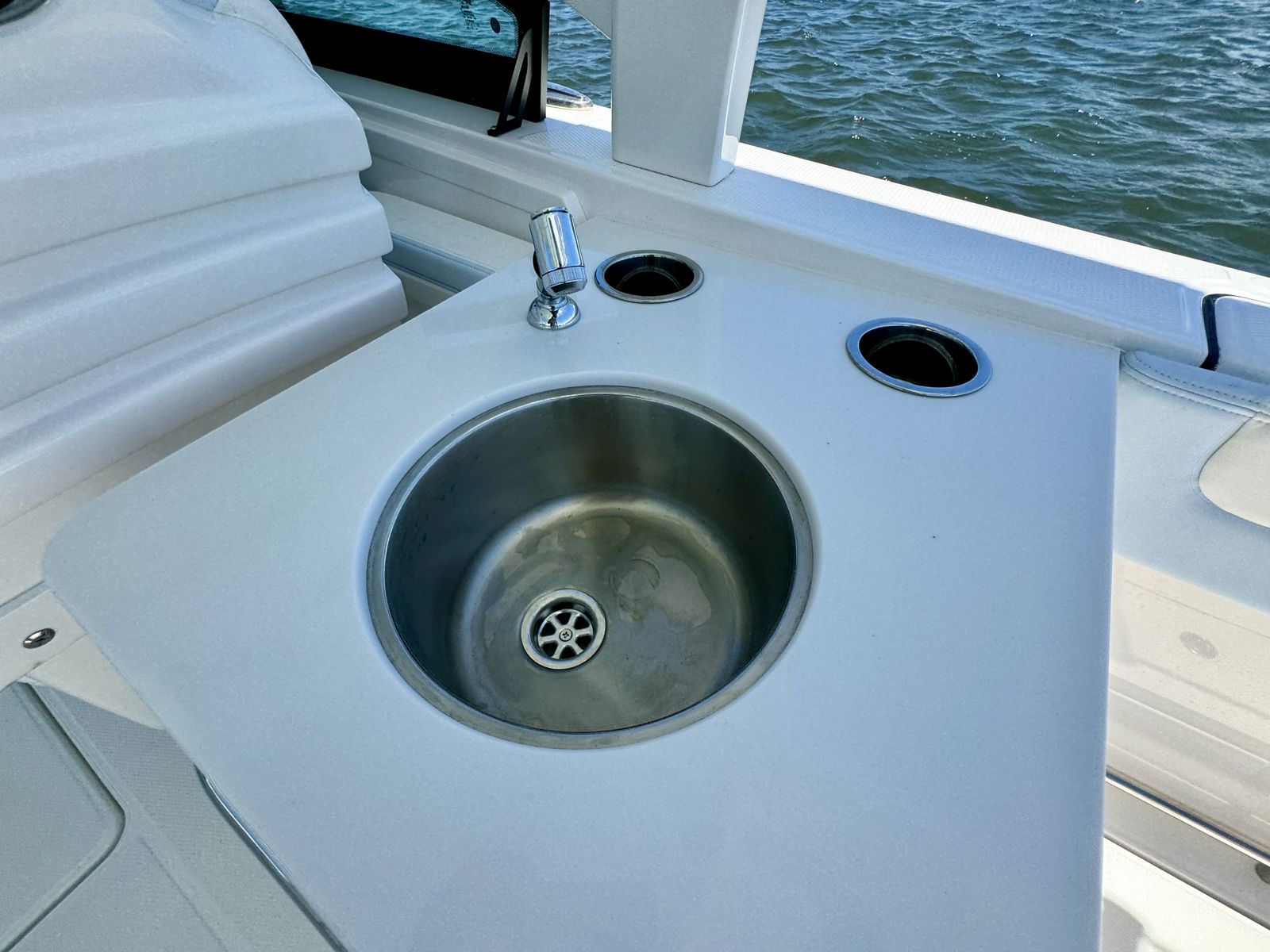2025 Robalo R257-15