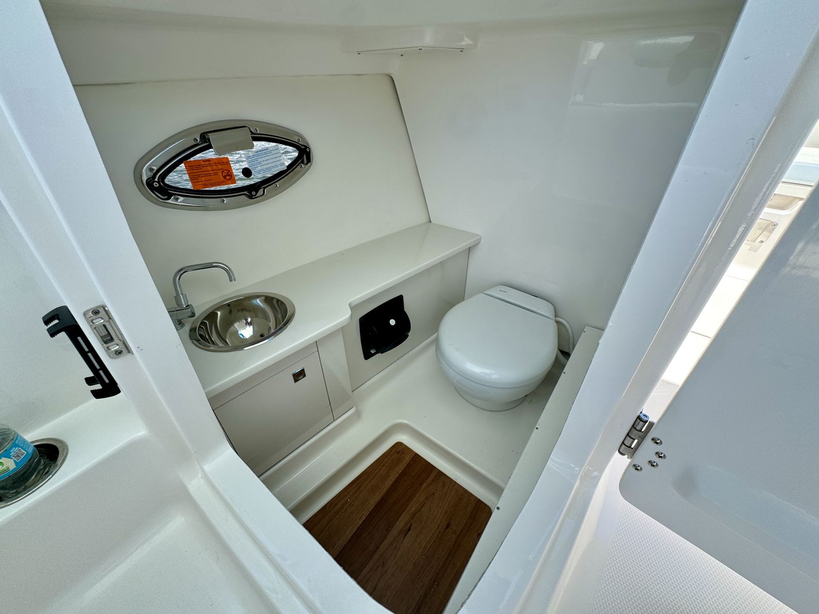 2025 Robalo R257-12
