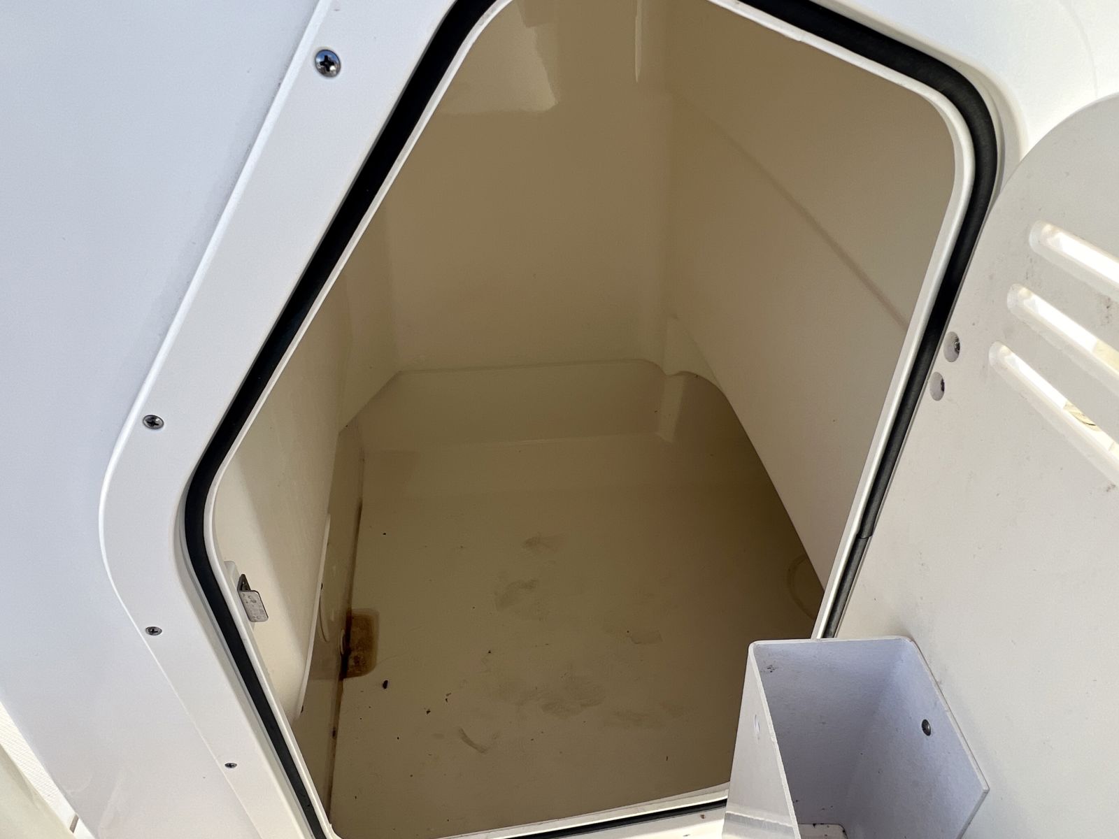2023 Boston whaler 210 Montauk-23