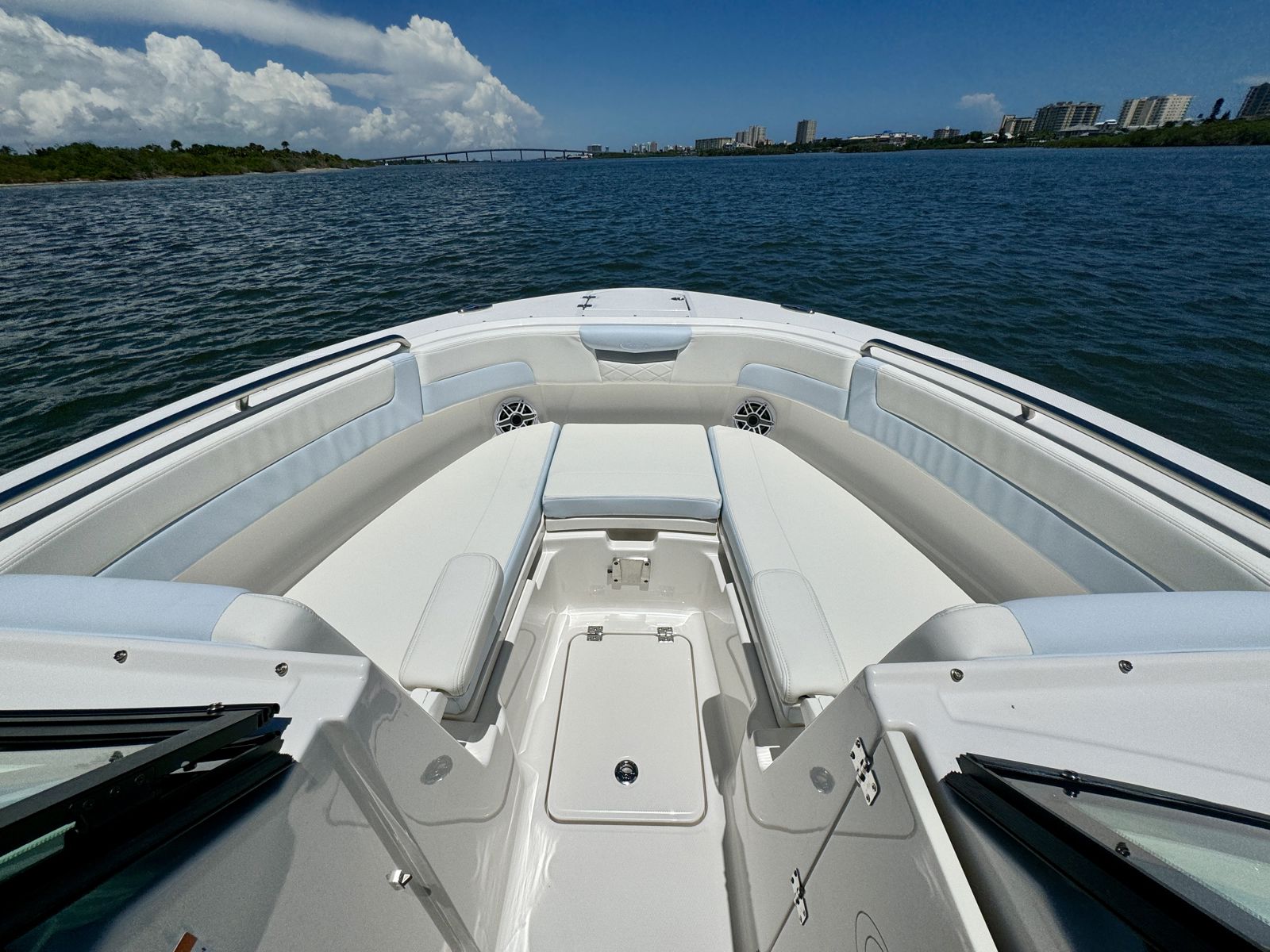 2025 Robalo R257-64