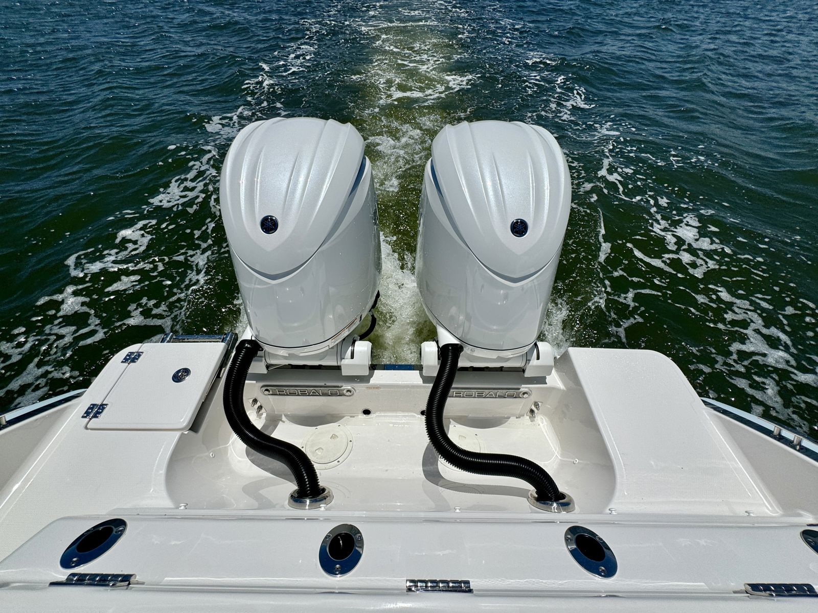 2025 Robalo R257-77