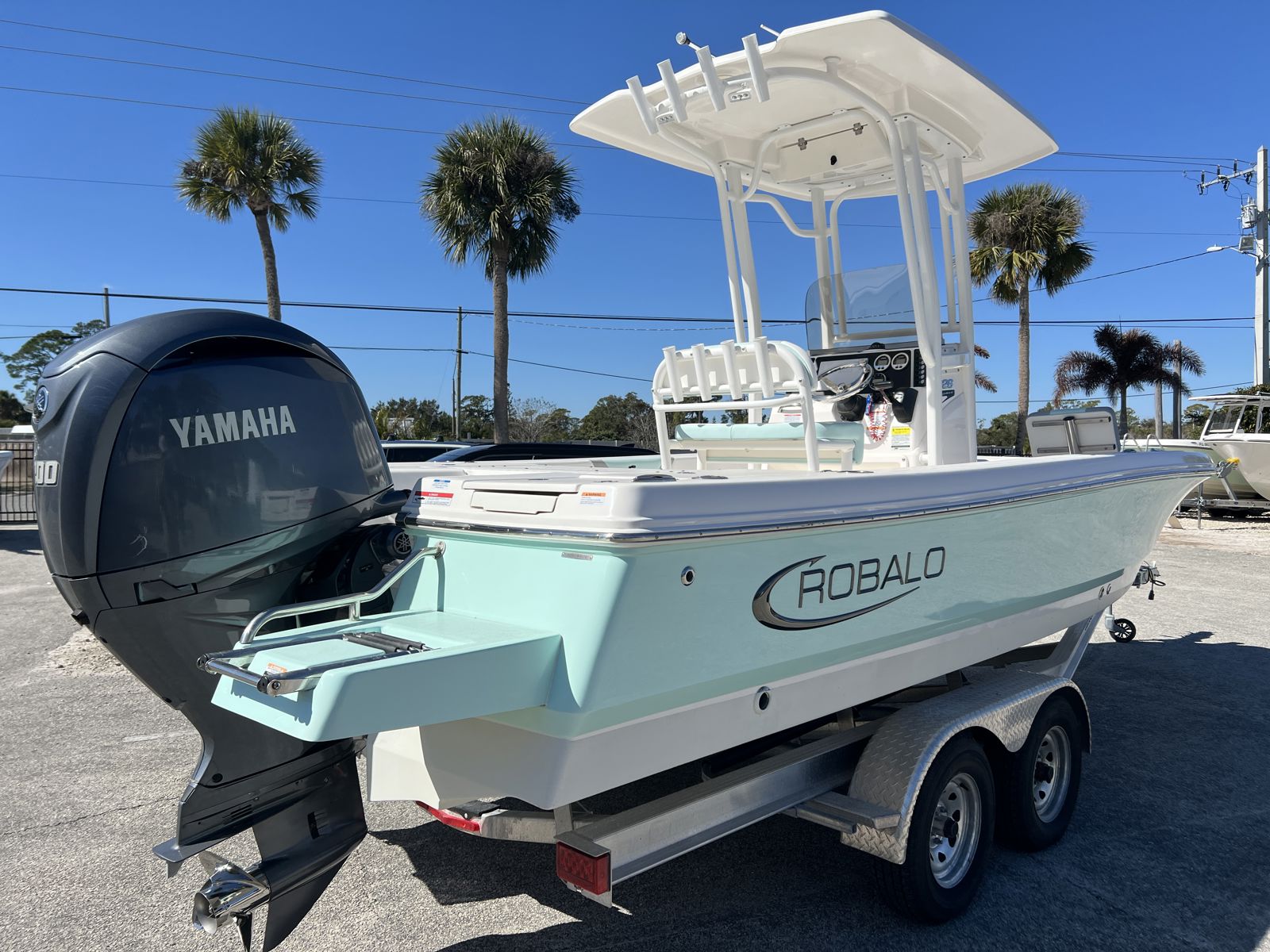 2024 Robalo 226 Cayman-8