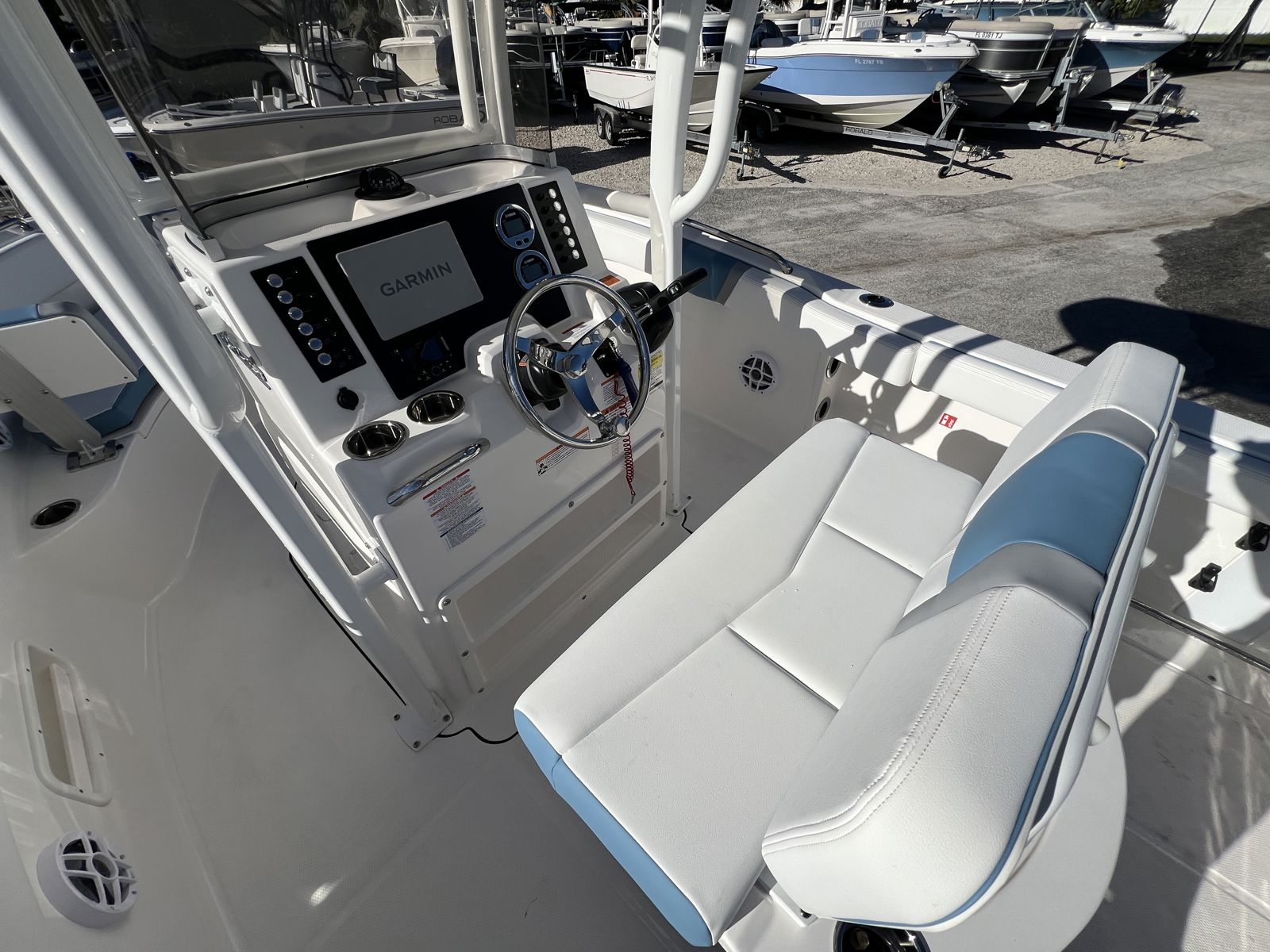 2026 Robalo R222-15