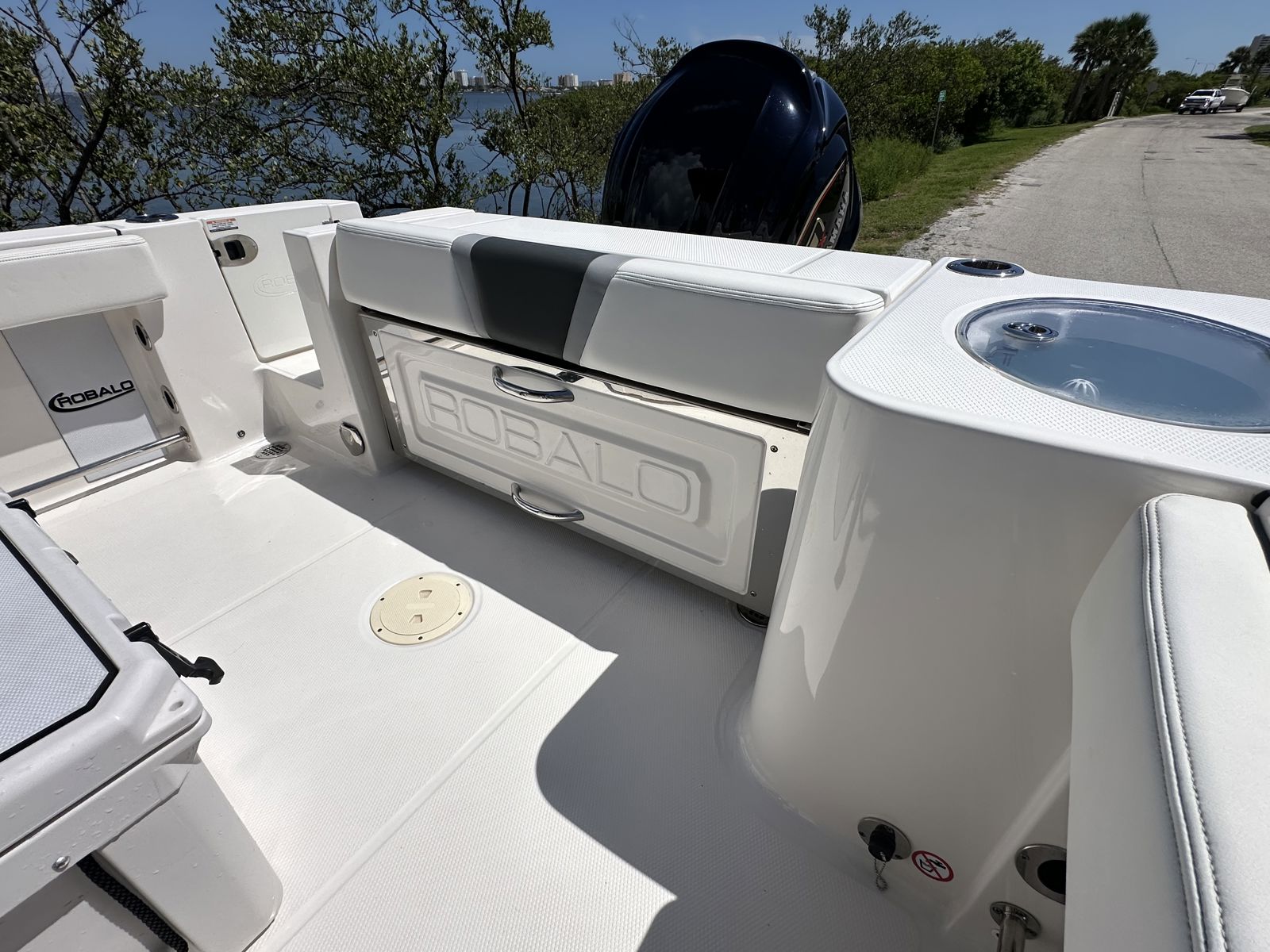 2024 Robalo R230-11