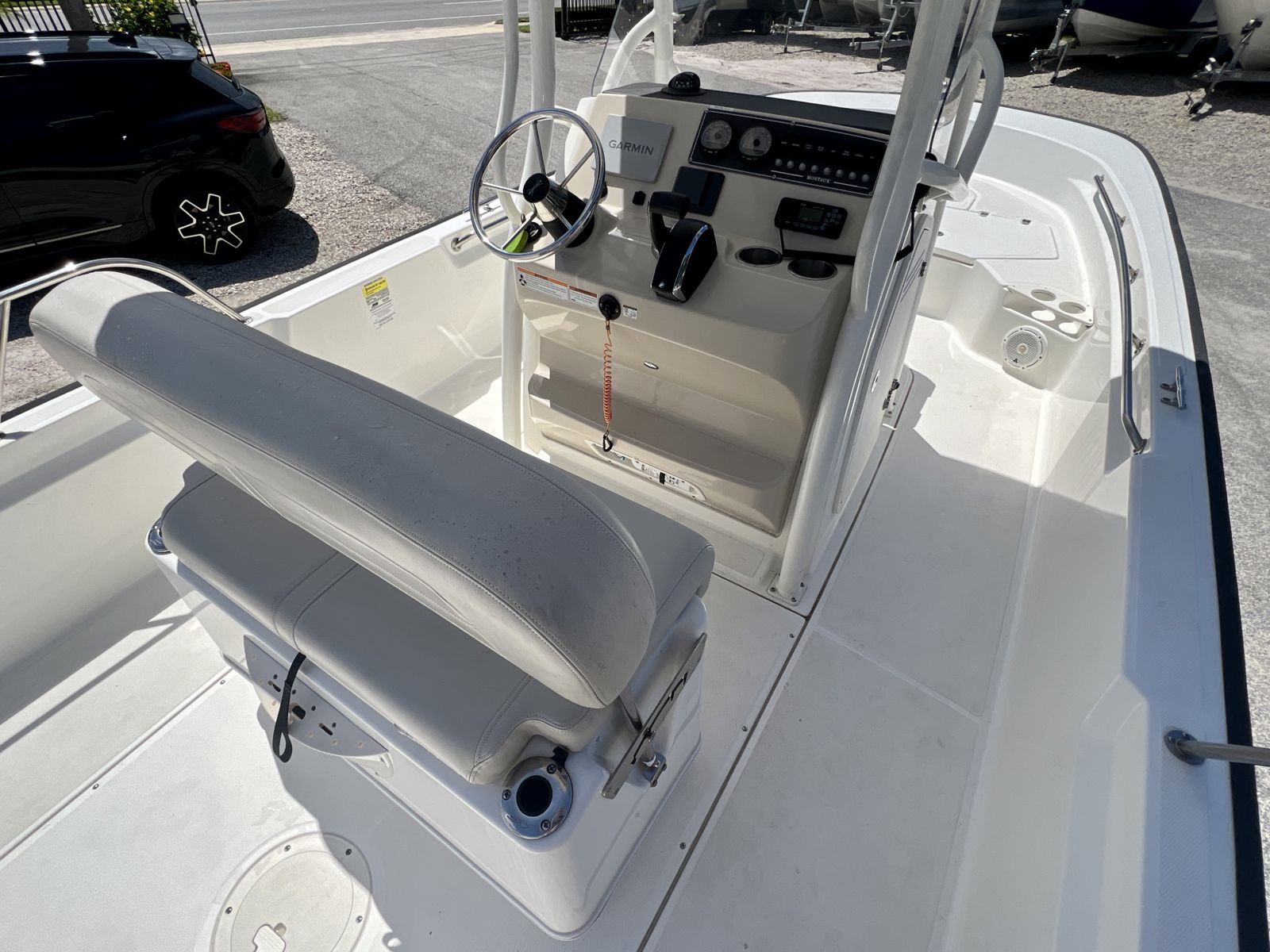 2023 Boston whaler 210 Montauk-12