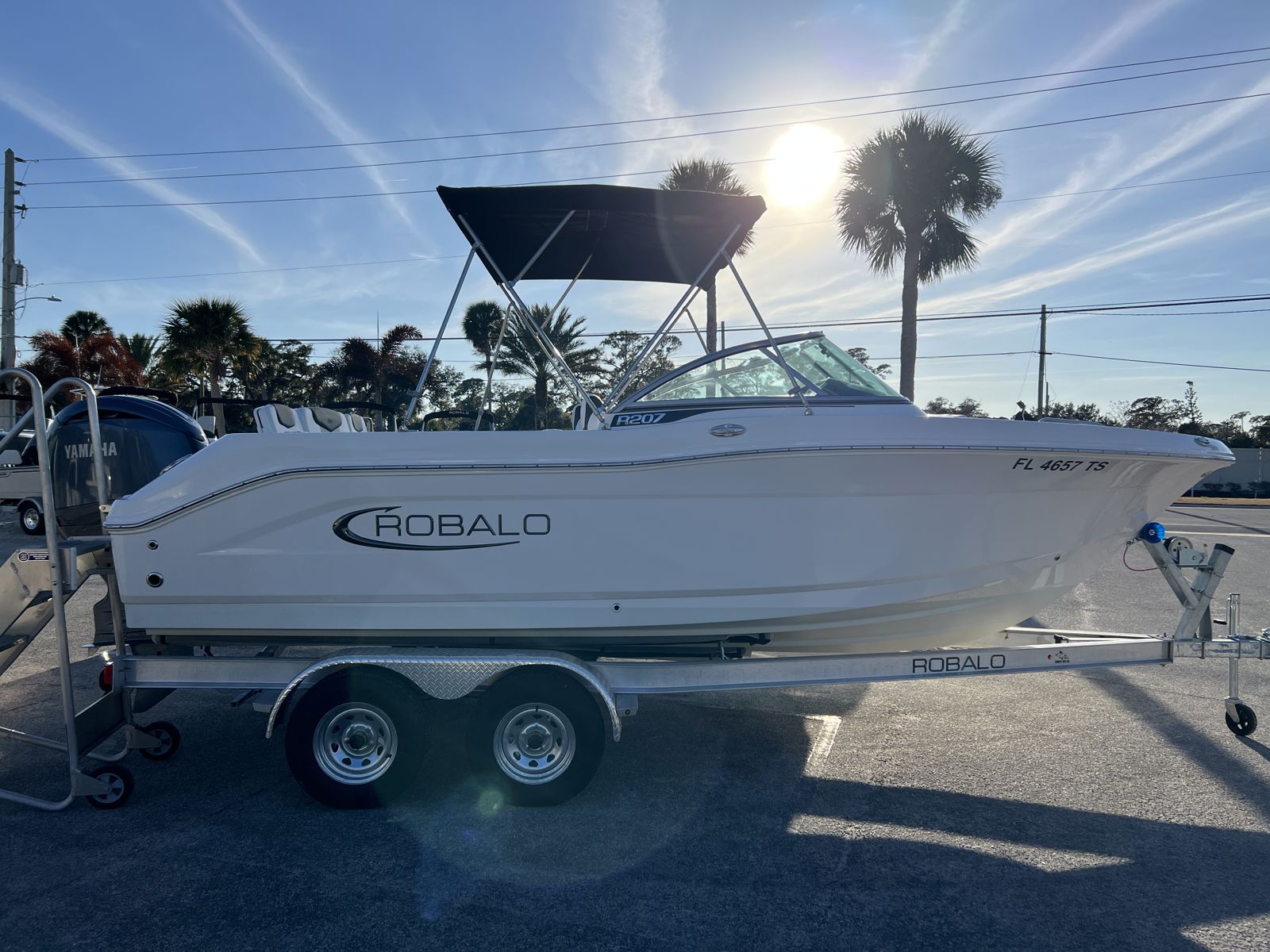 2024 Robalo R207-7